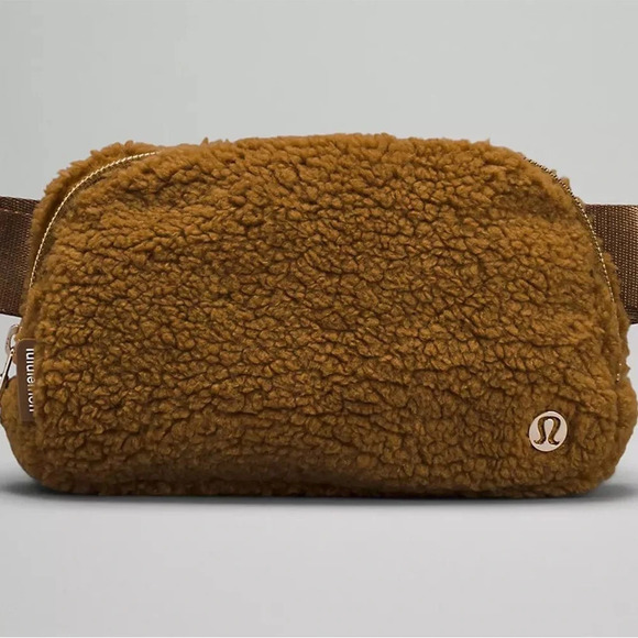 🆕🤎 Lululemon Everywhere Belt Bag Fleece Brown Earth Gold - Picture 7 of 7